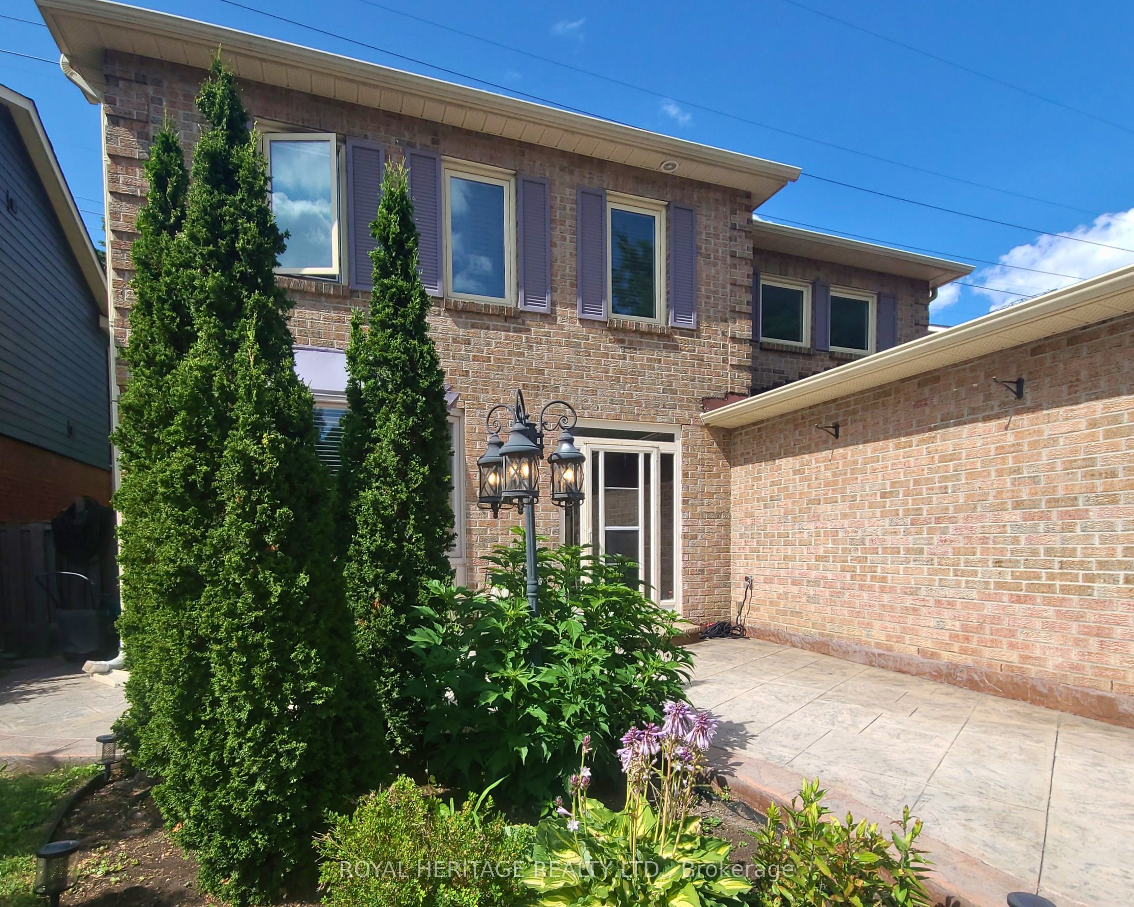 1221 Fieldstone Circle