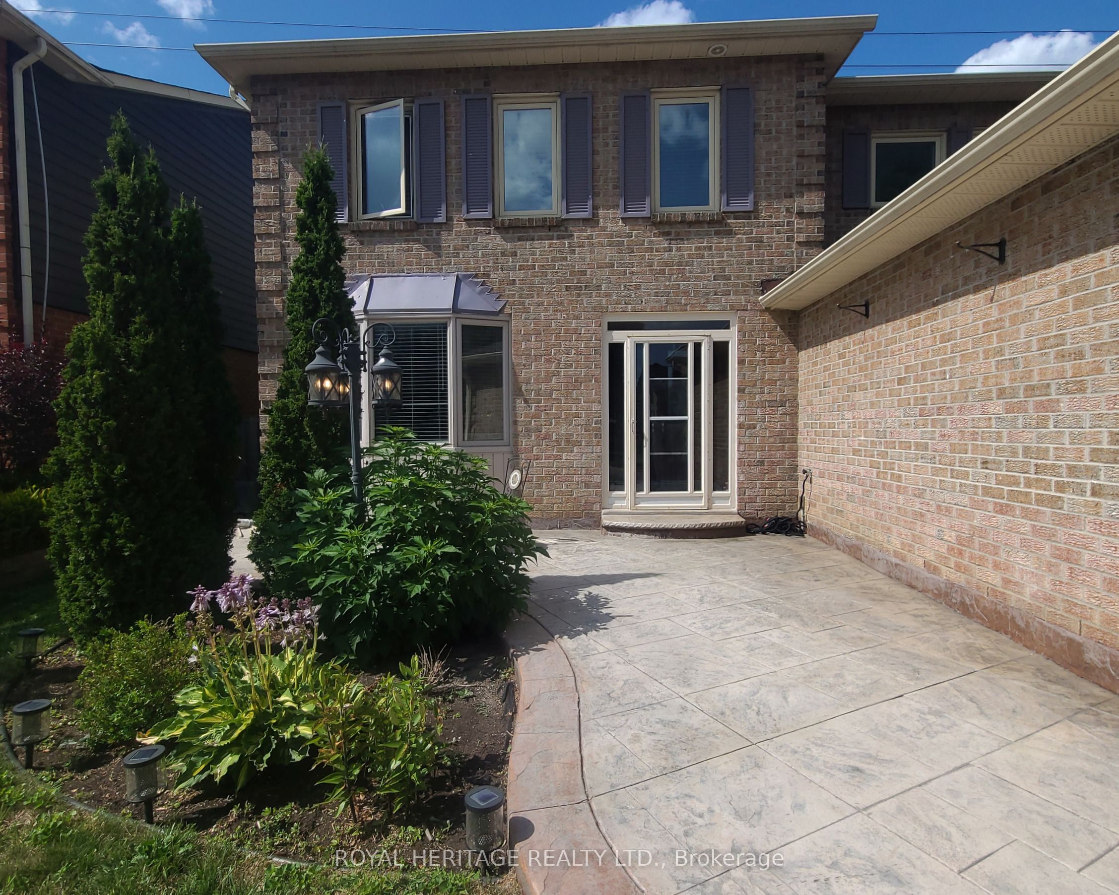 1221 Fieldstone Circle