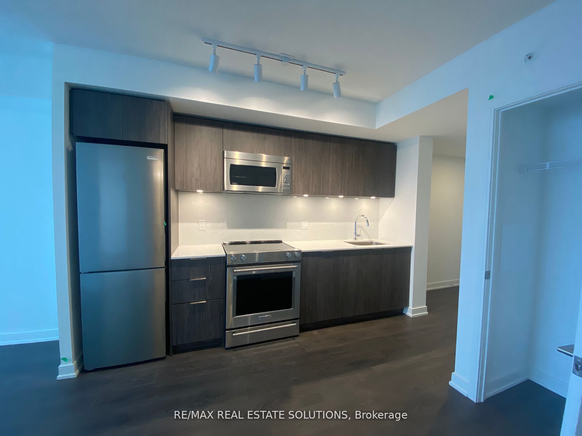 30 Samuel Wood Way 1611