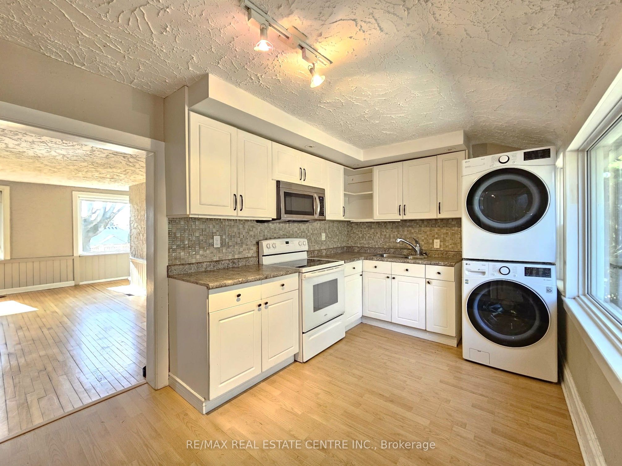 1044 Knechtel Court B