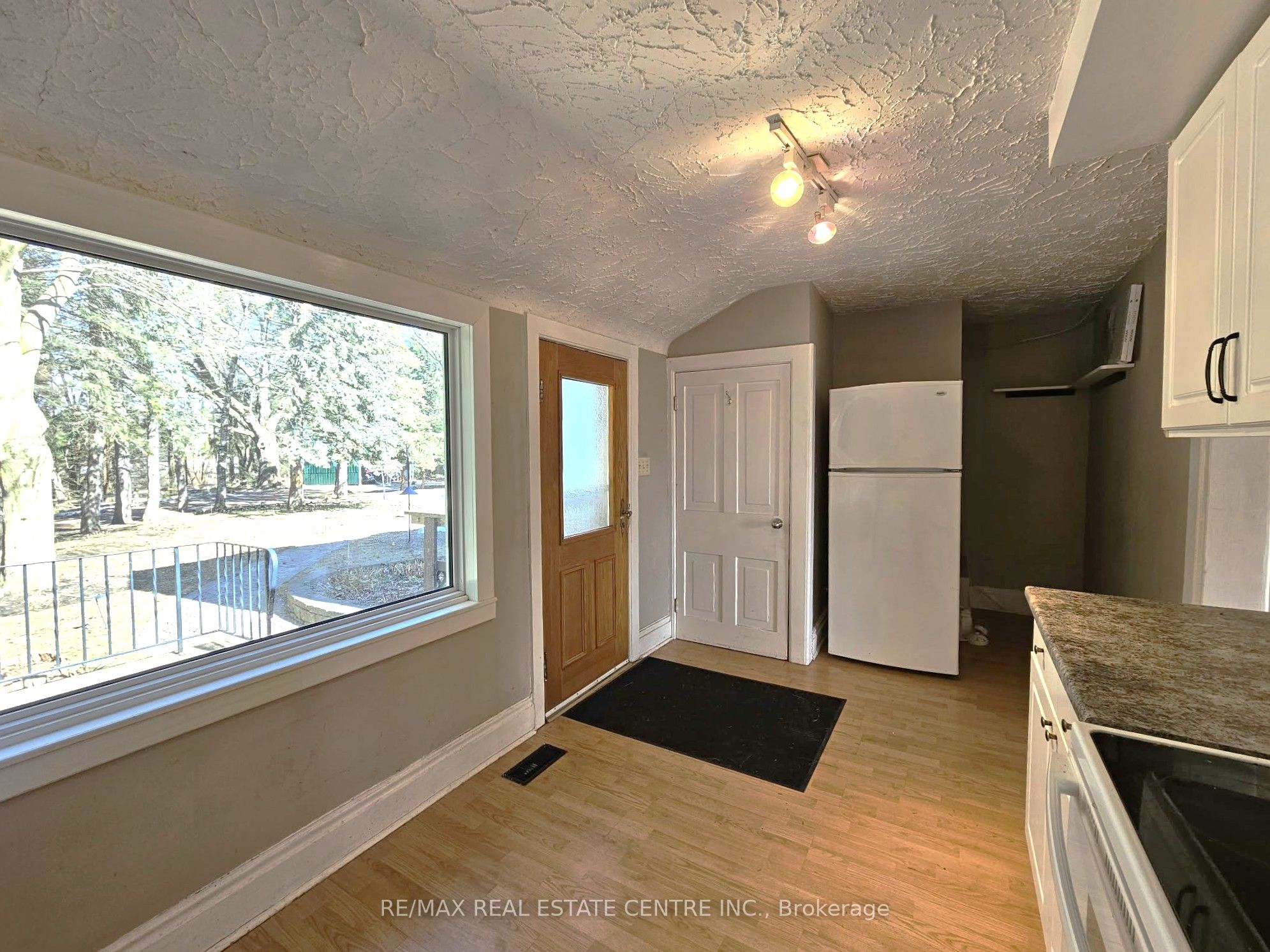 1044 Knechtel Court B