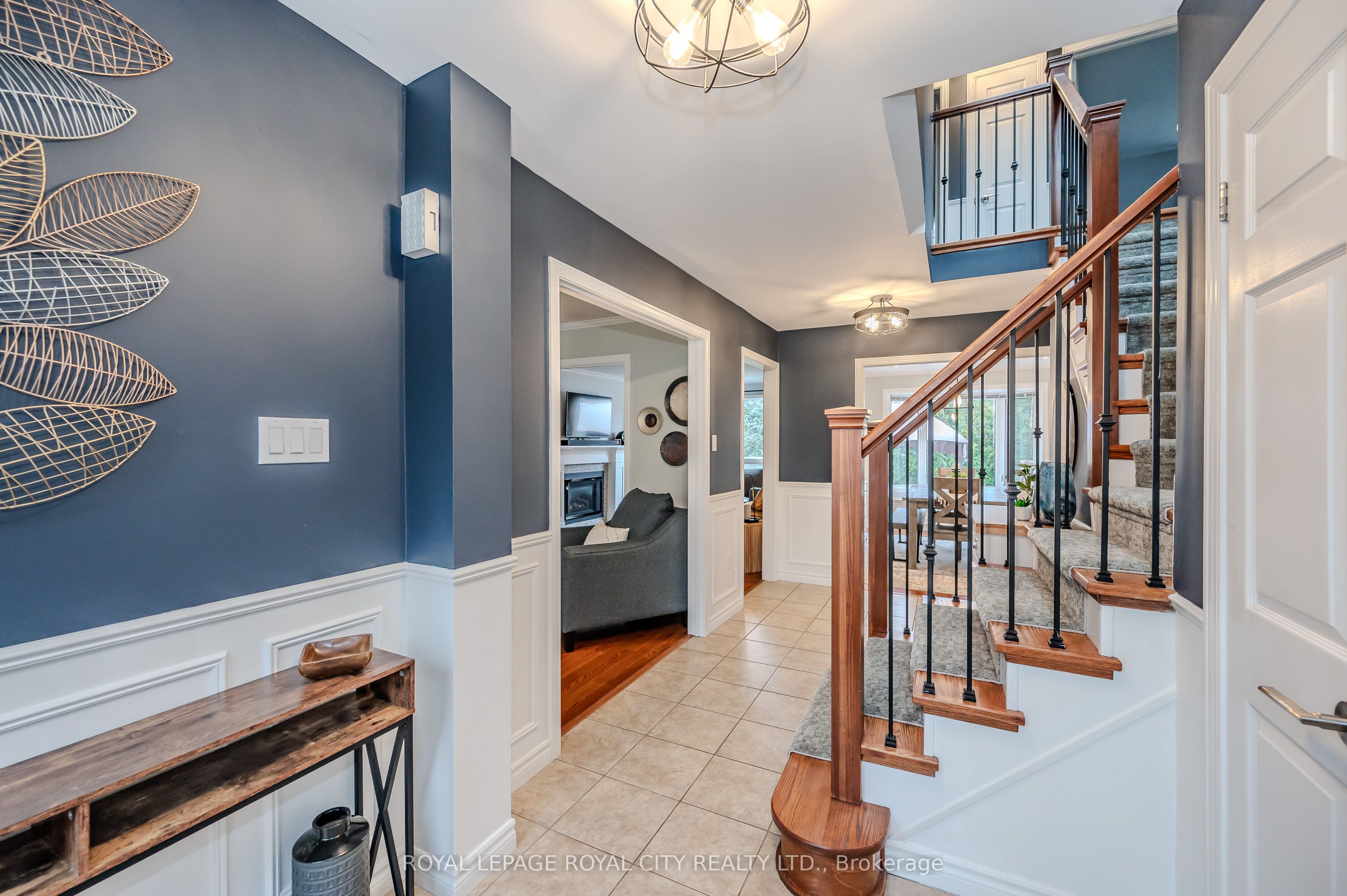 21 Kortright Road E