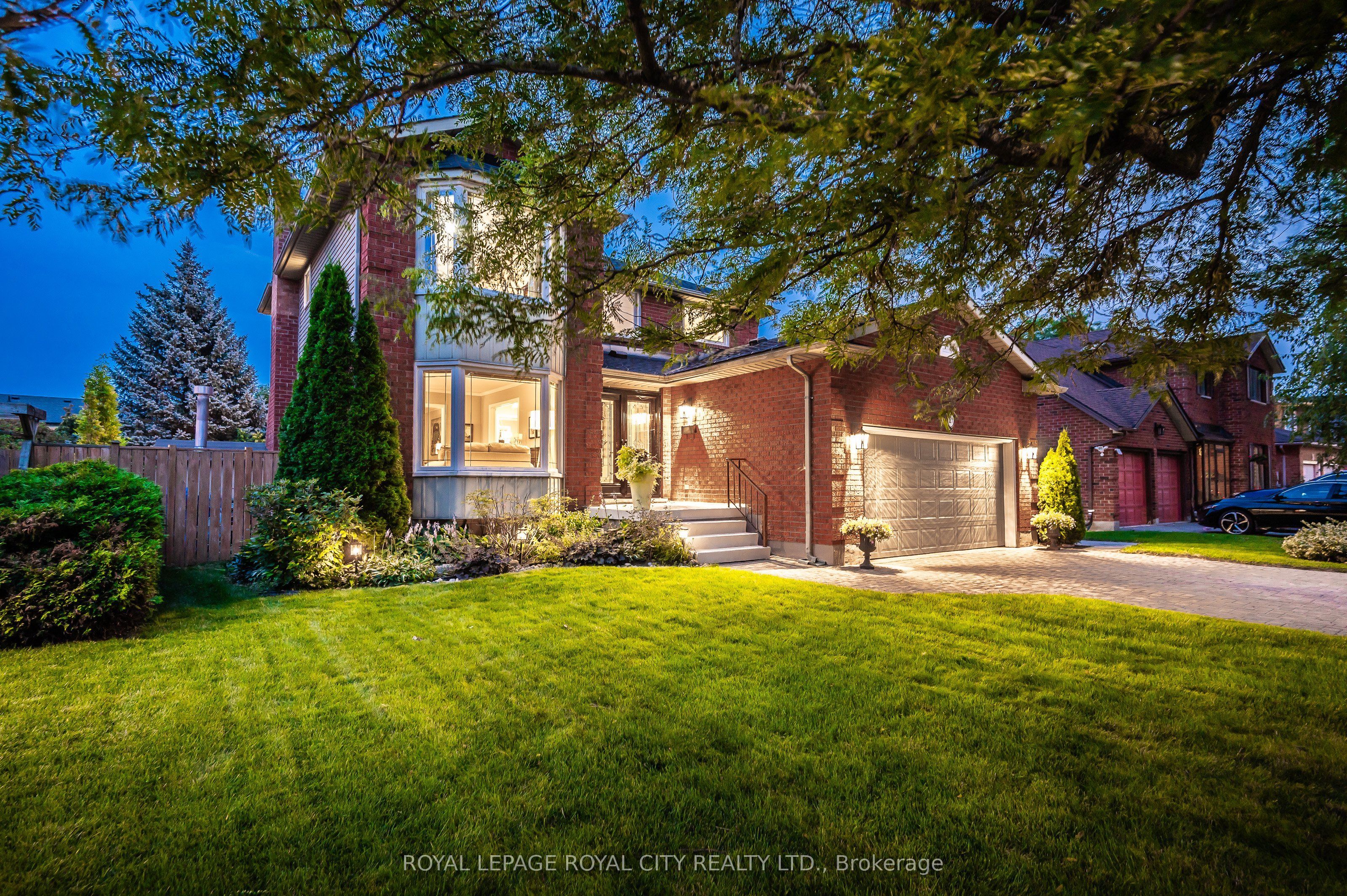 21 Kortright Road E