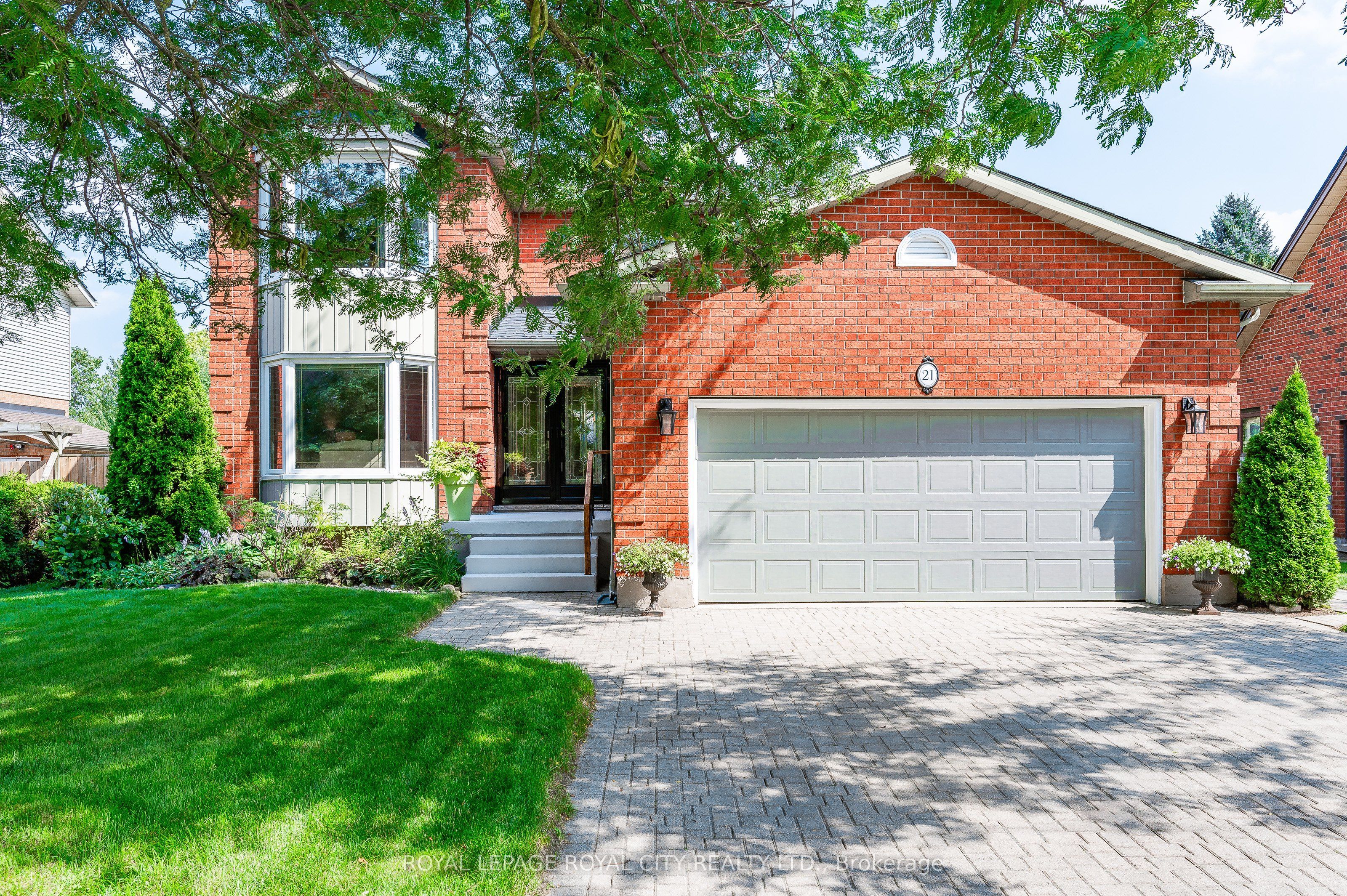 21 Kortright Road E