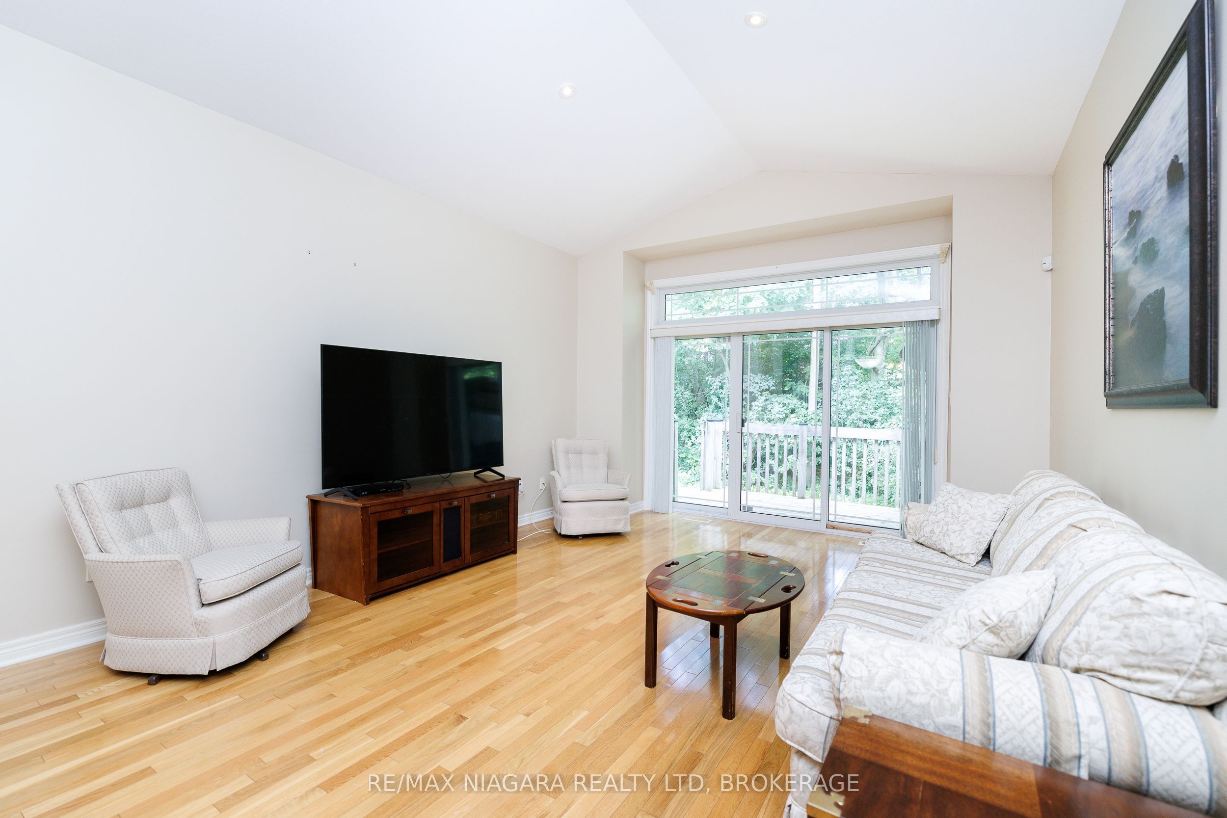 3300 Montrose Road 8