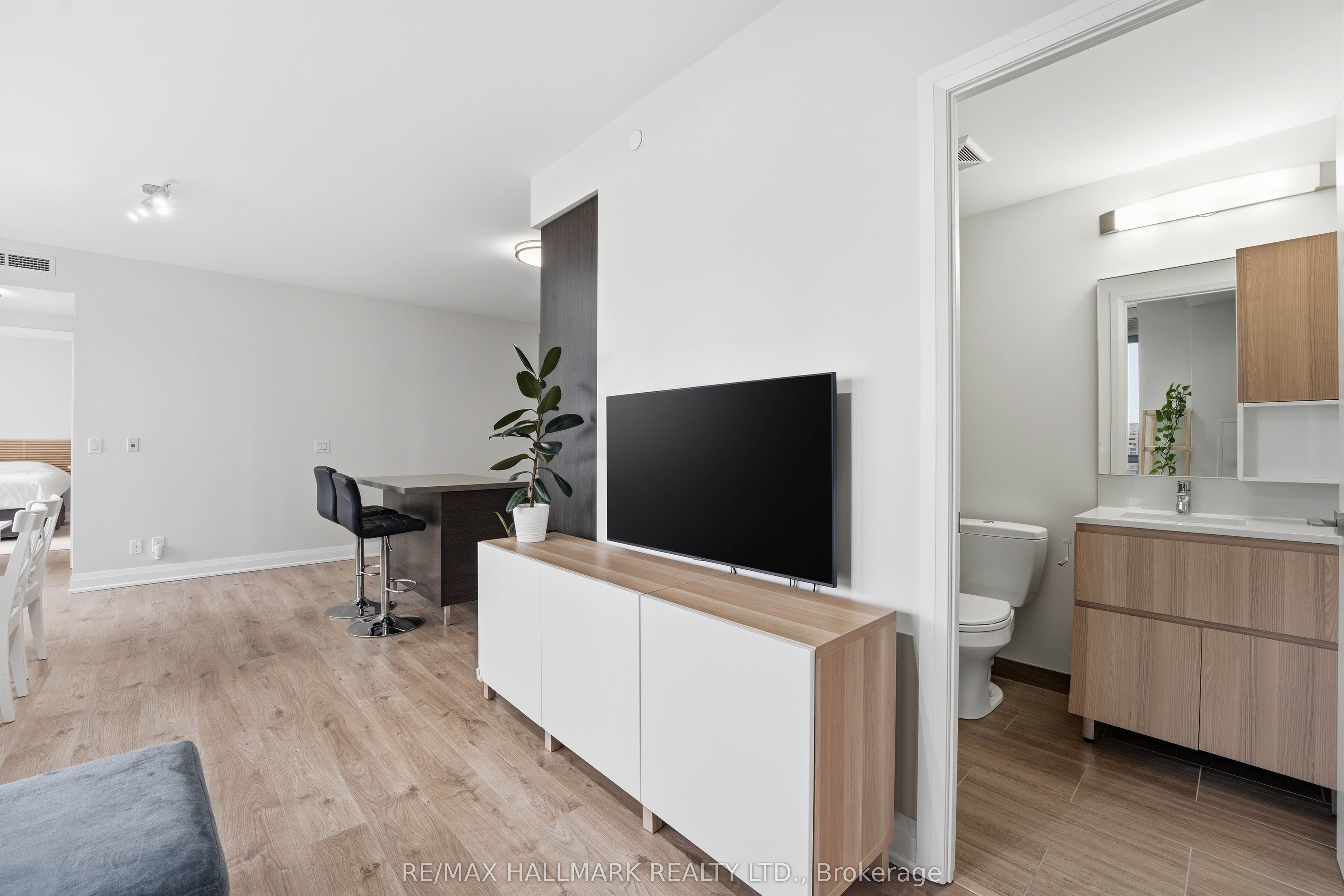 36 Park Lawn Road 710