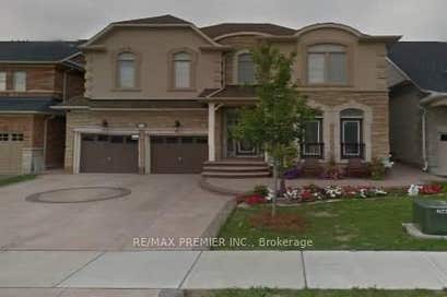 204 Don Minaker Drive Brampton ON L6P 2V1