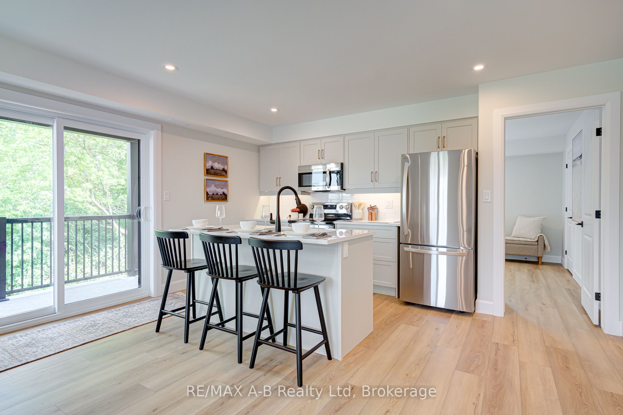 428 Queen Street W 3