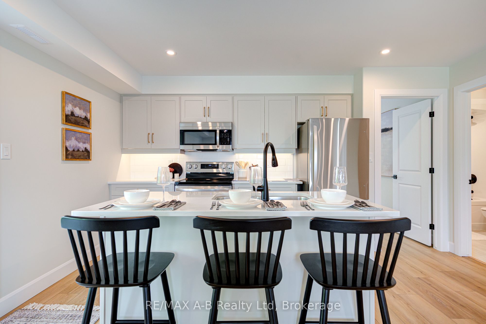 428 Queen Street W 3