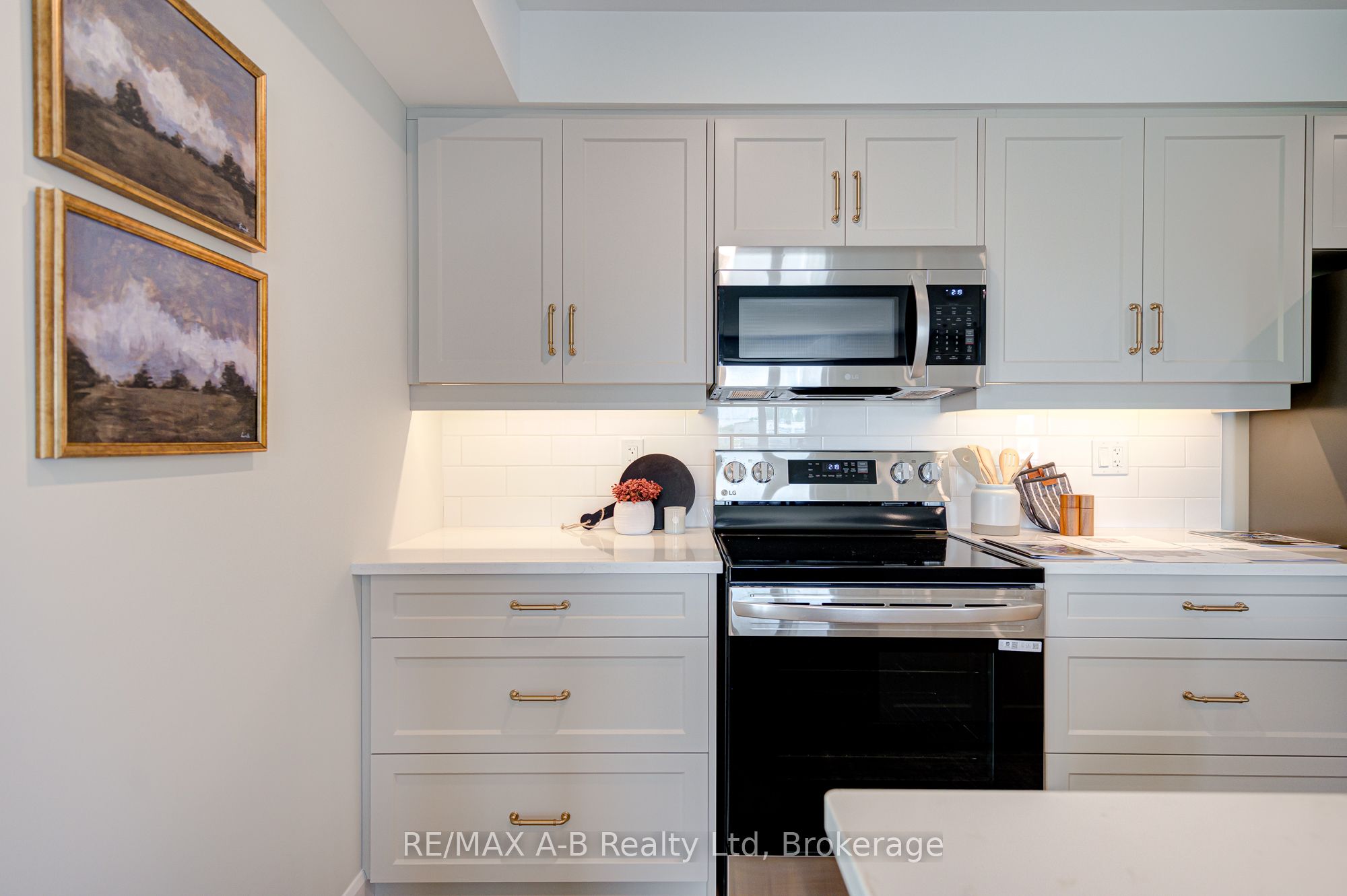 428 Queen Street W 3