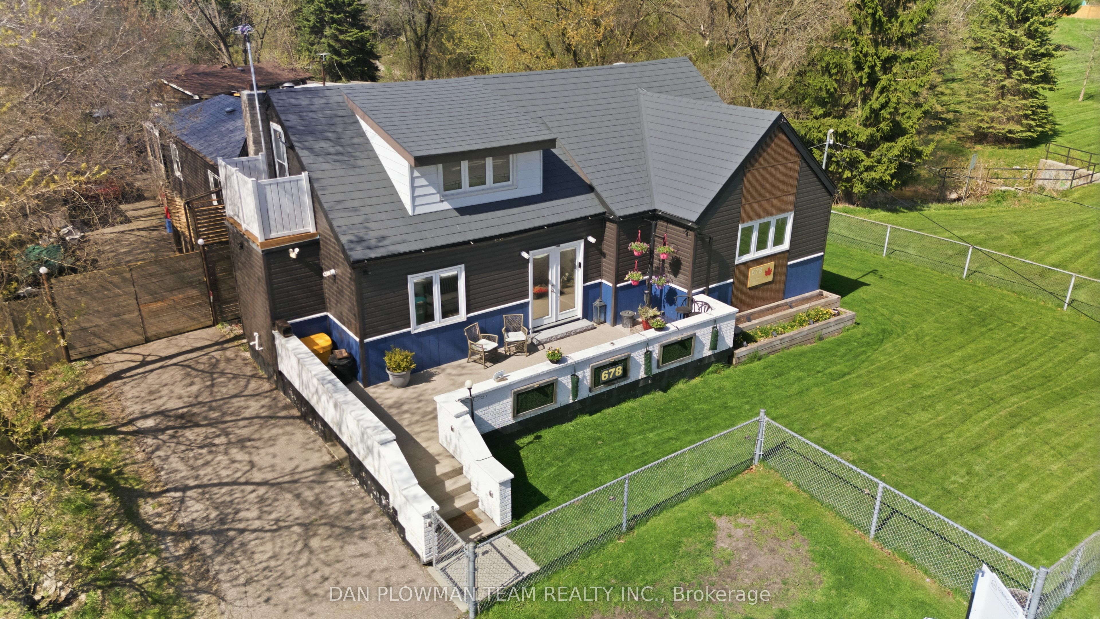 678 King Street W