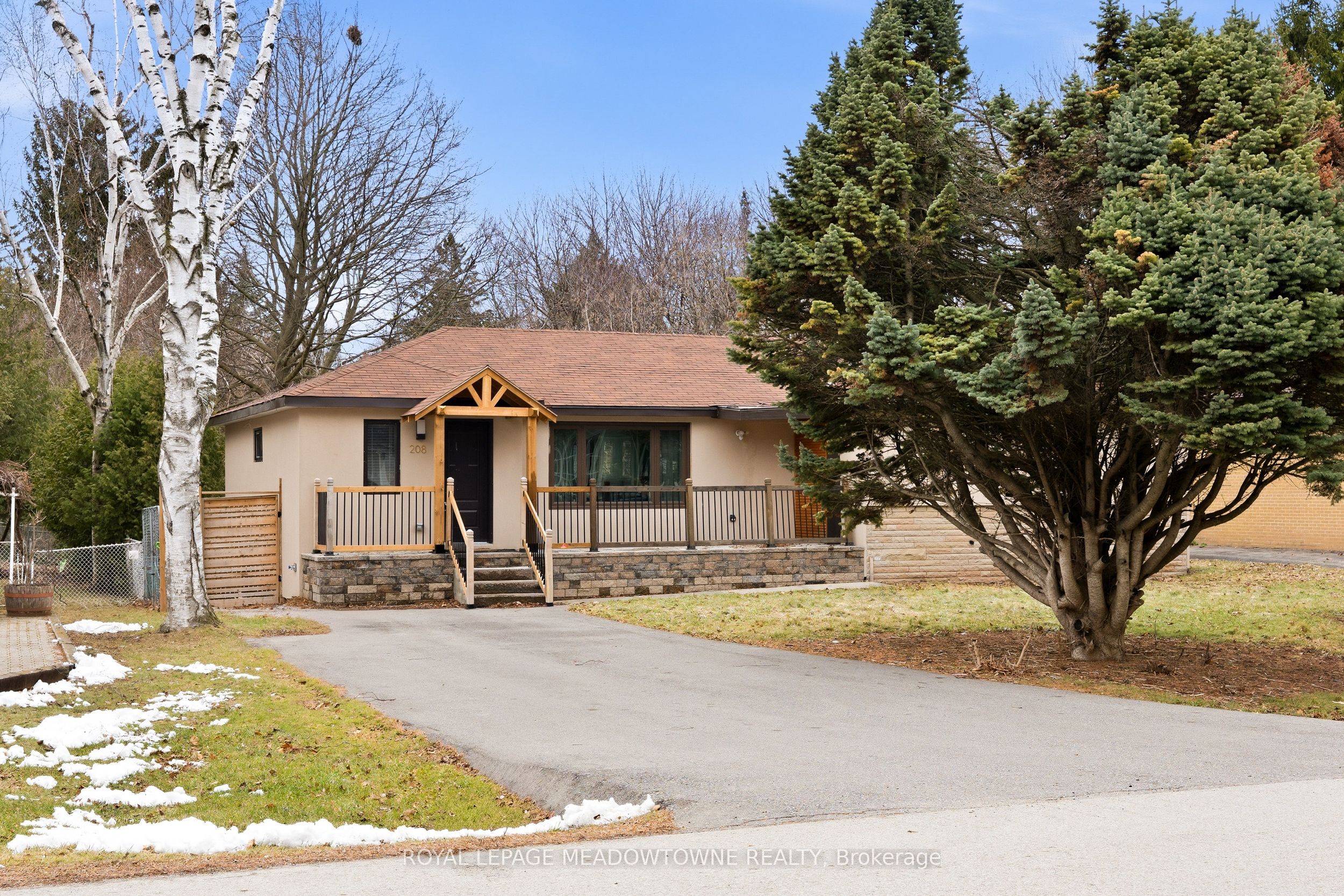208 Glen Oak Drive