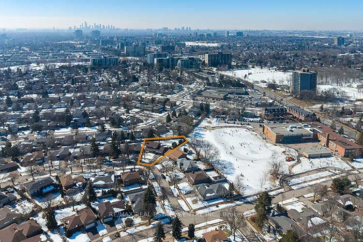 18 Shadetree Crescent