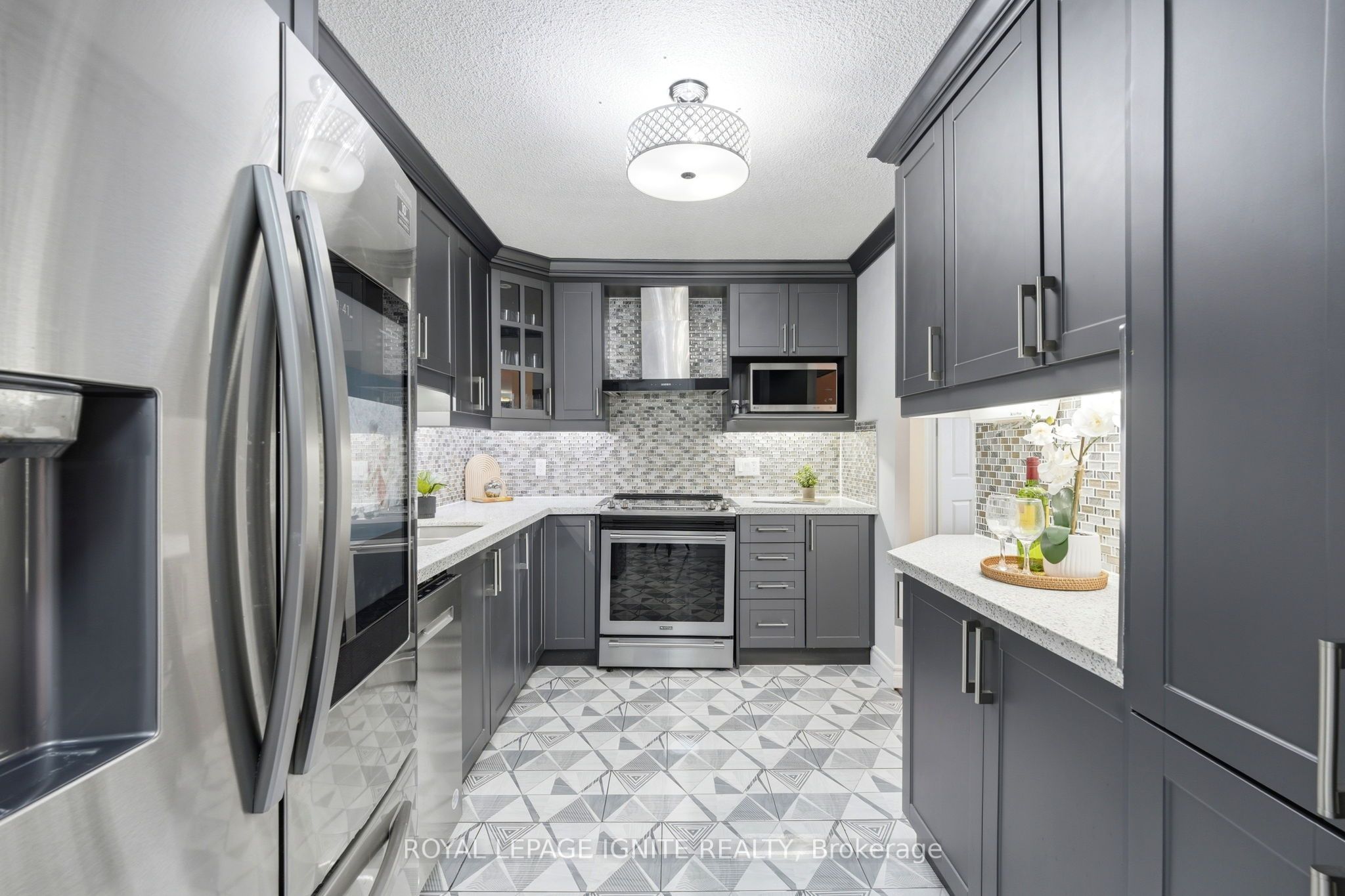 3380 Eglinton Avenue 903