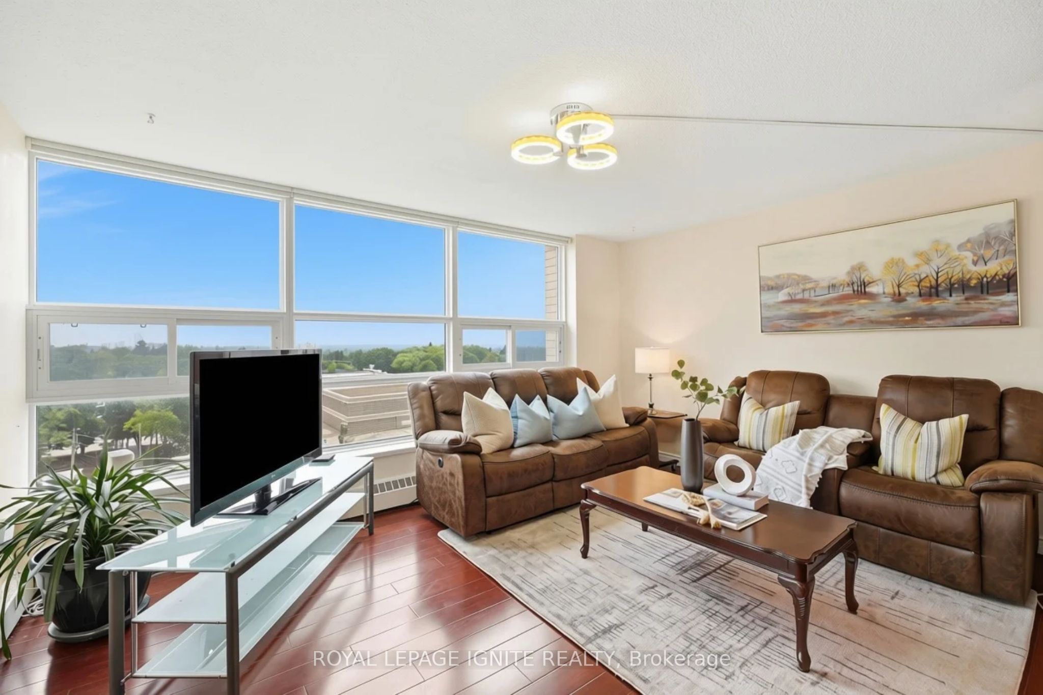 3380 Eglinton Avenue 903