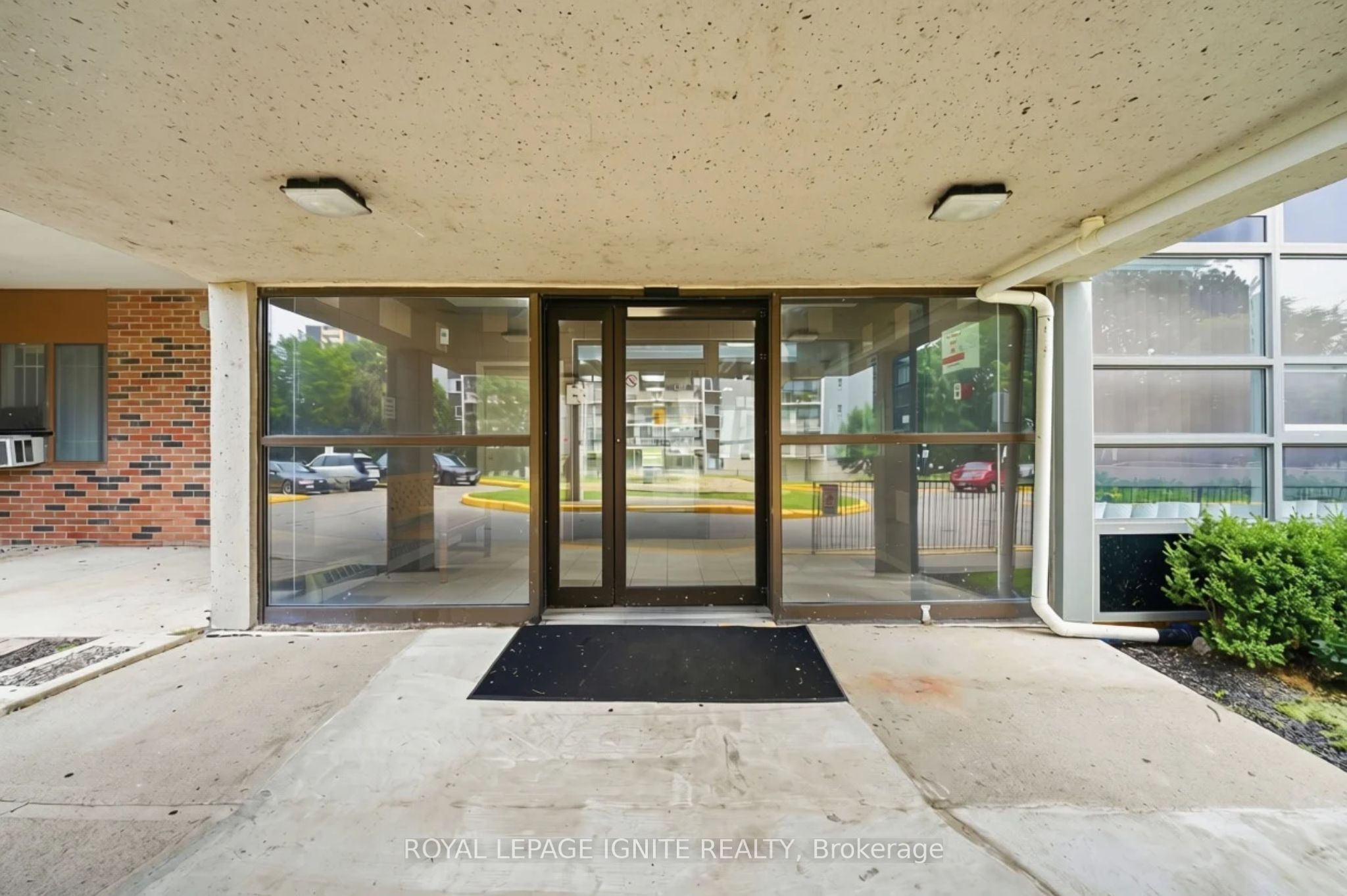3380 Eglinton Avenue 903