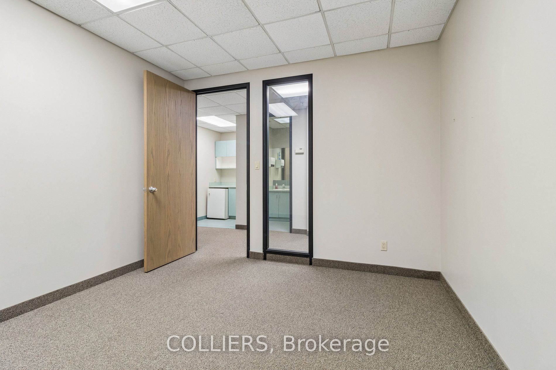 242 Applewood Crescent 10-11