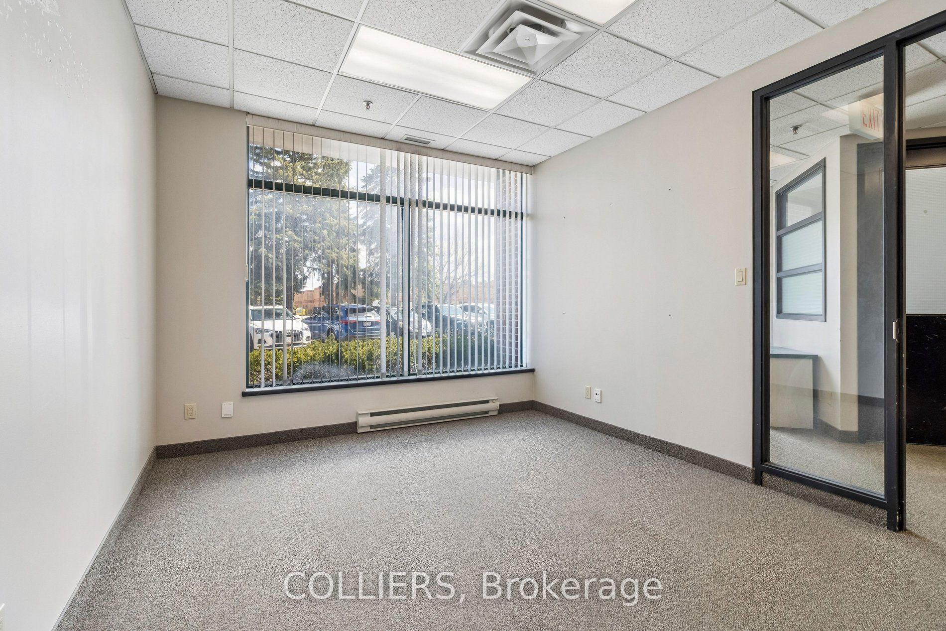 242 Applewood Crescent 10-11