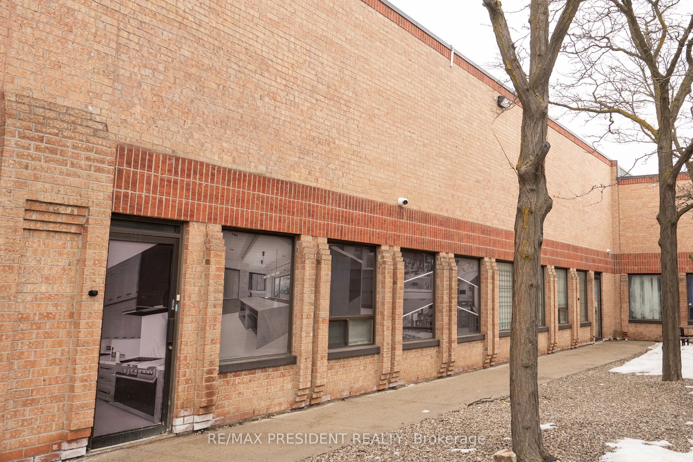 173 Advance Boulevard 27