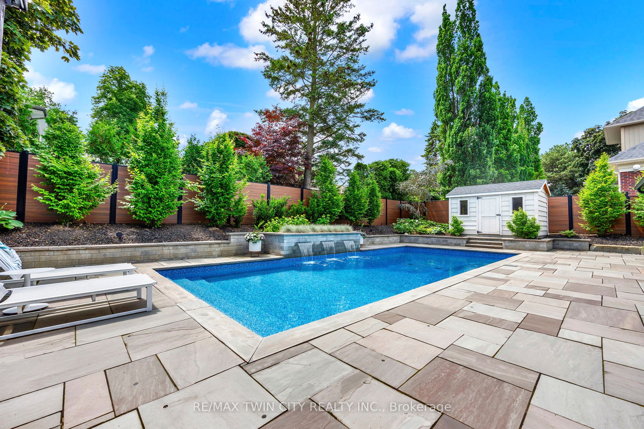 47 HUNTLEY Crescent