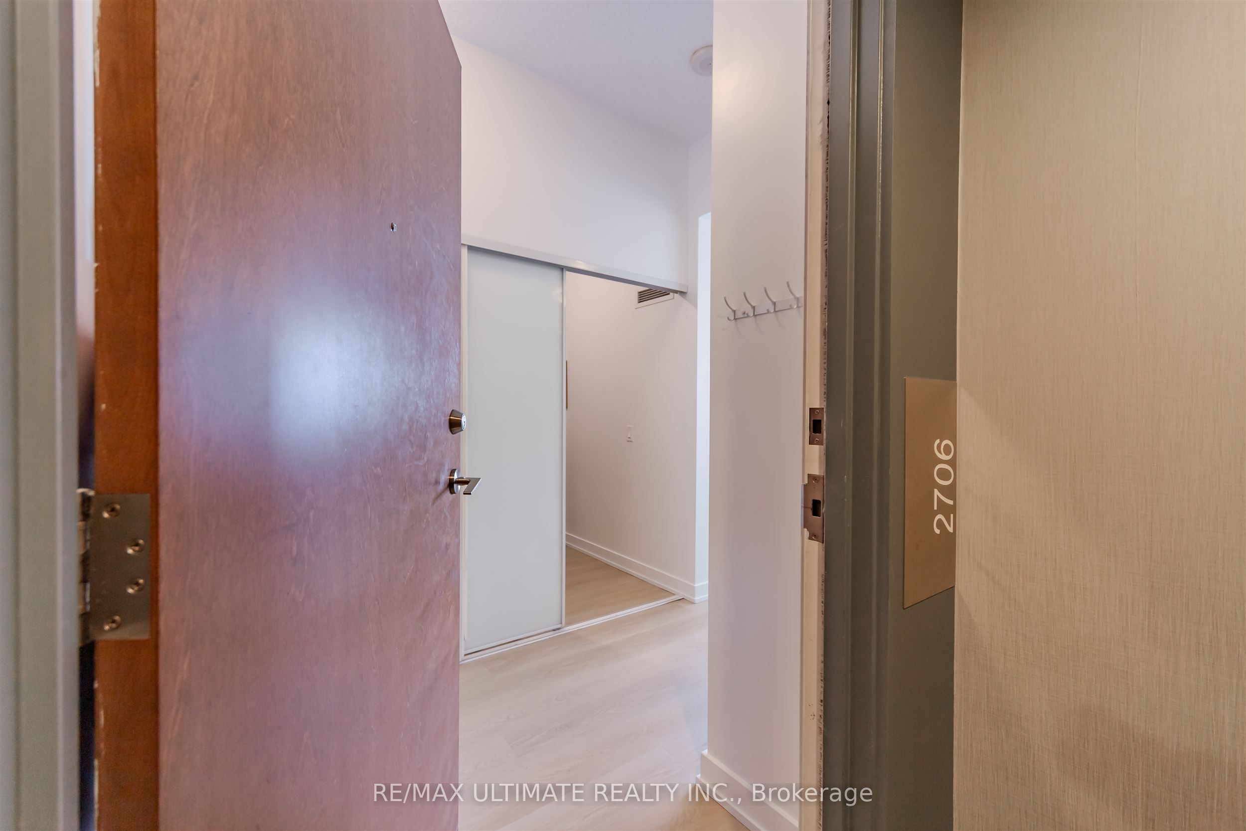 2220 Lake Shore Boulevard W 2706