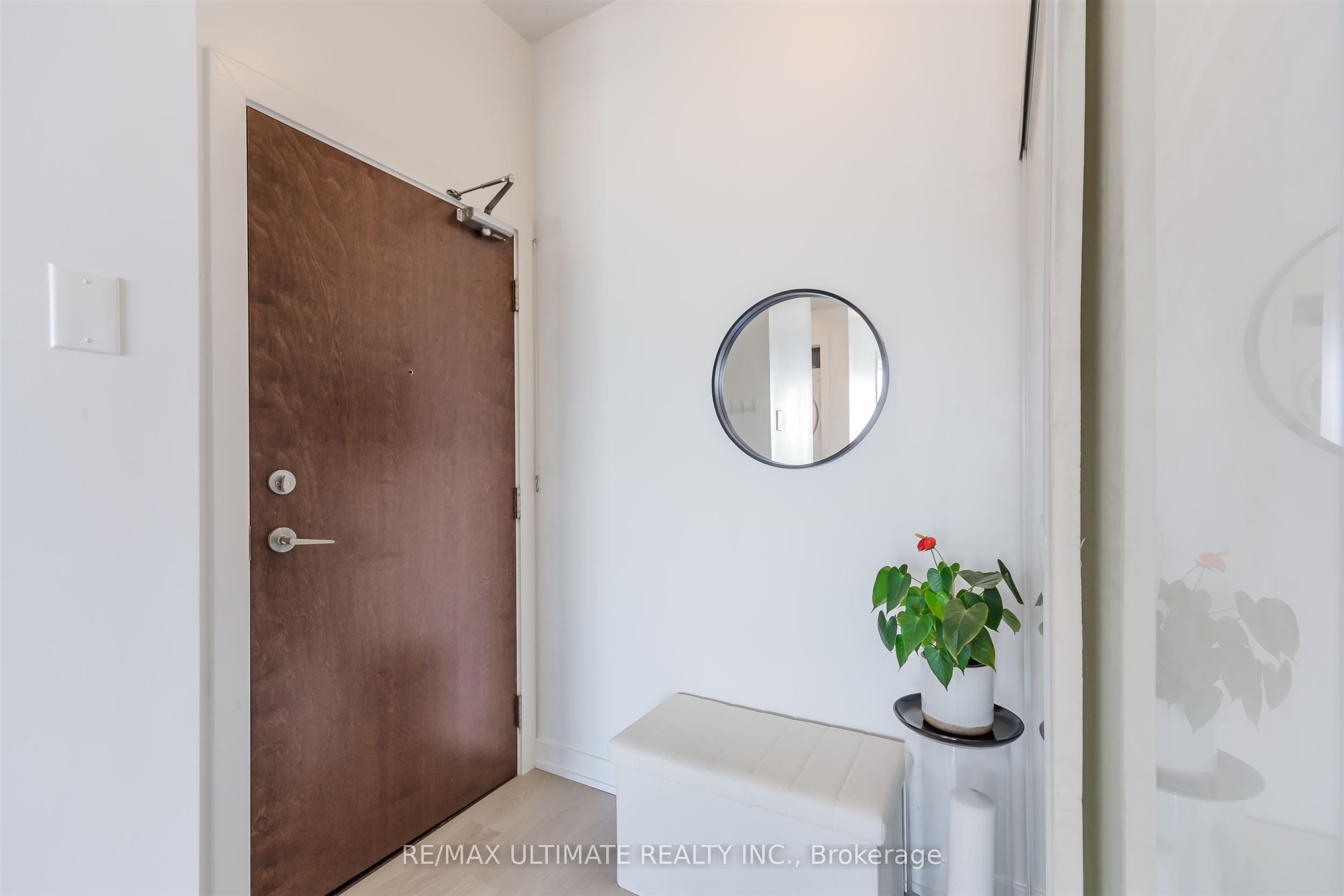 2220 Lake Shore Boulevard W 2706