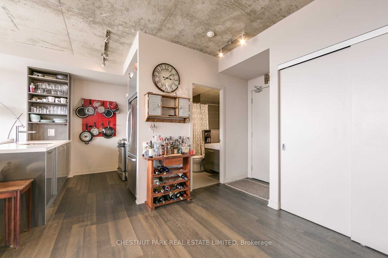 318 King Street E 1009