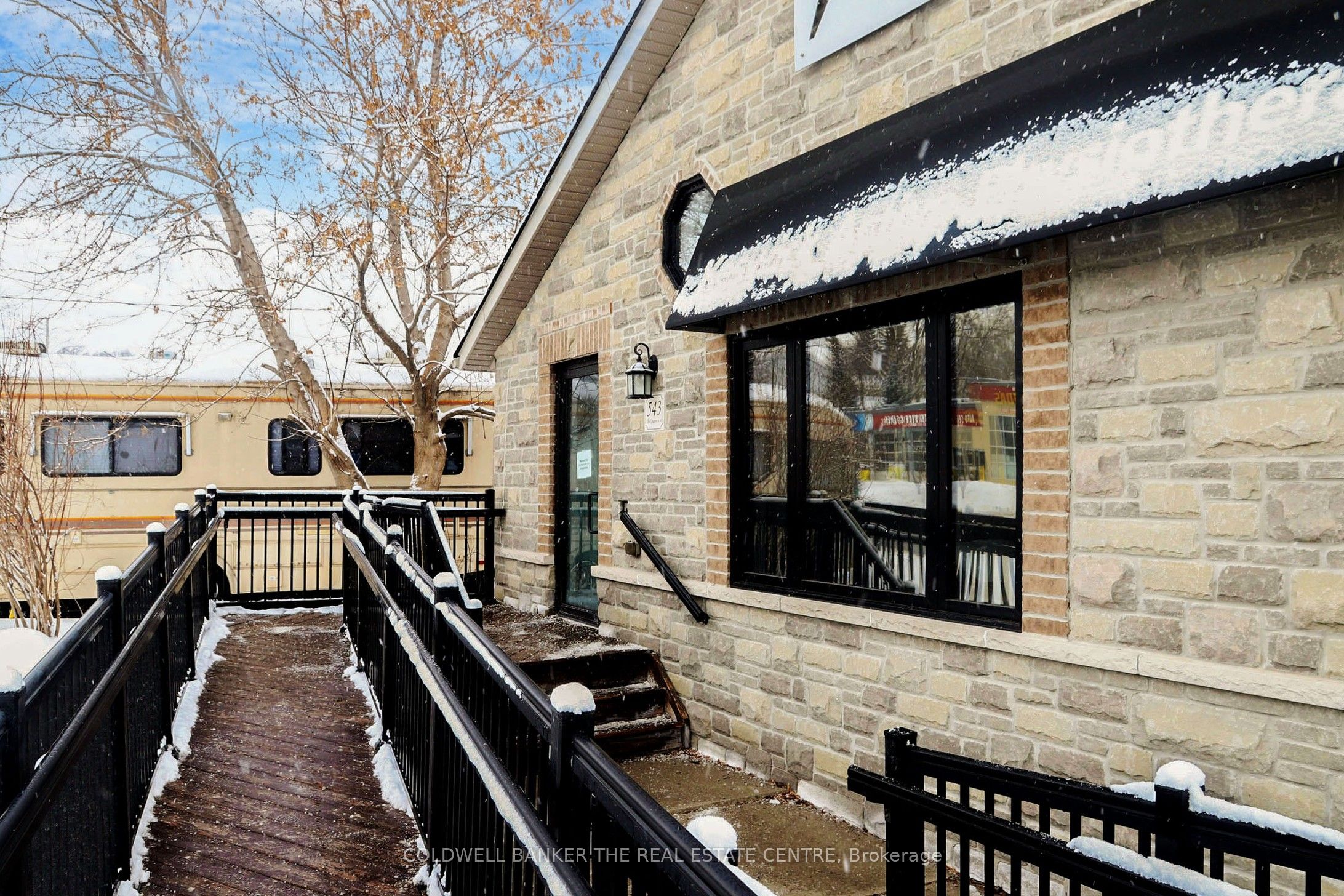 543 The Queensway N/A S