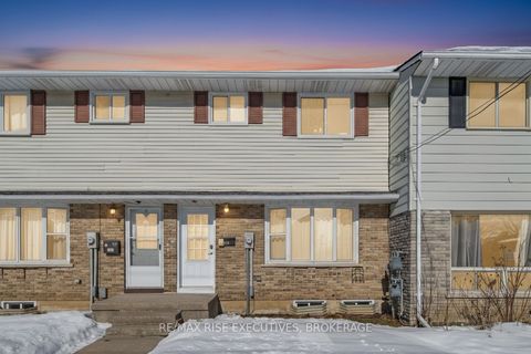 926 Amberdale Crescent Kingston ON K7M 6V1