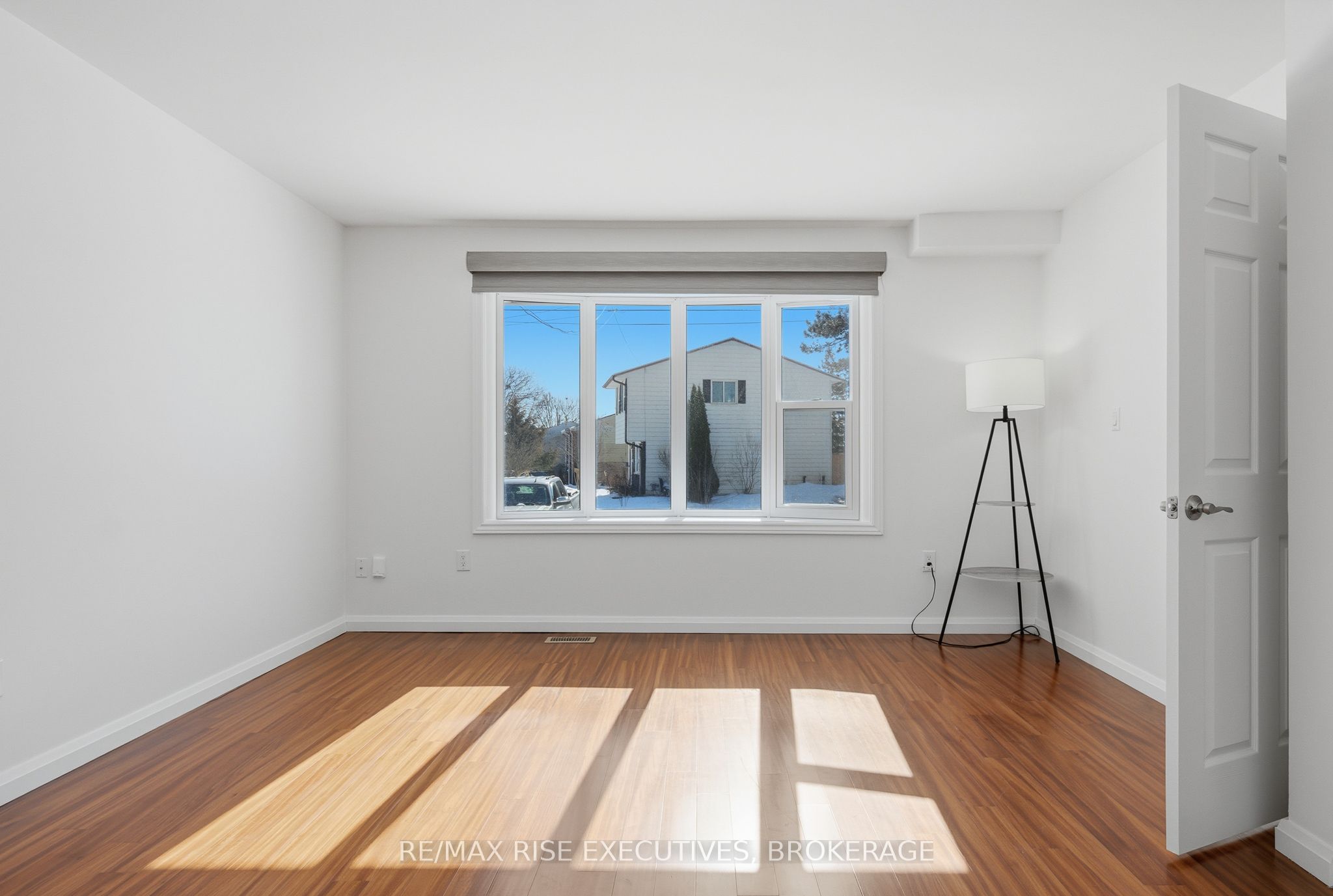 926 Amberdale Crescent