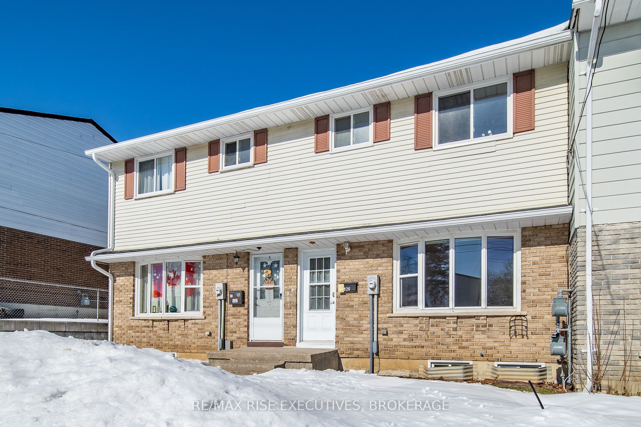 926 Amberdale Crescent