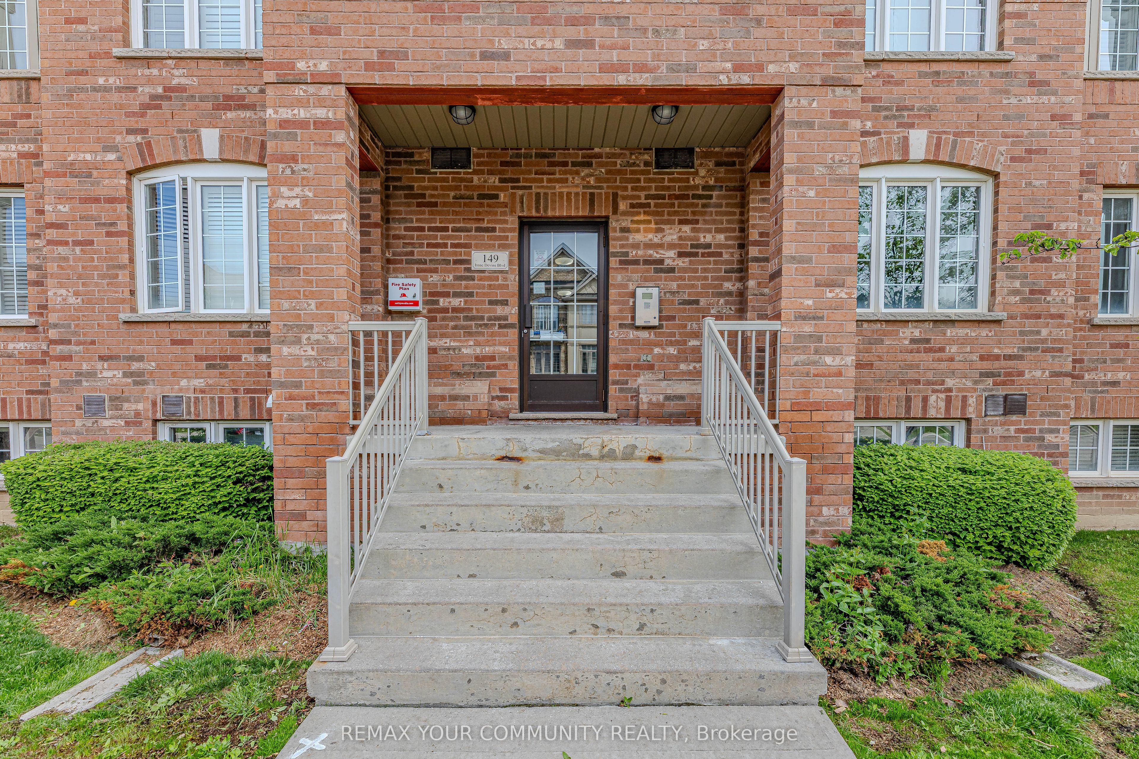 149 Isaac Devins Boulevard 5