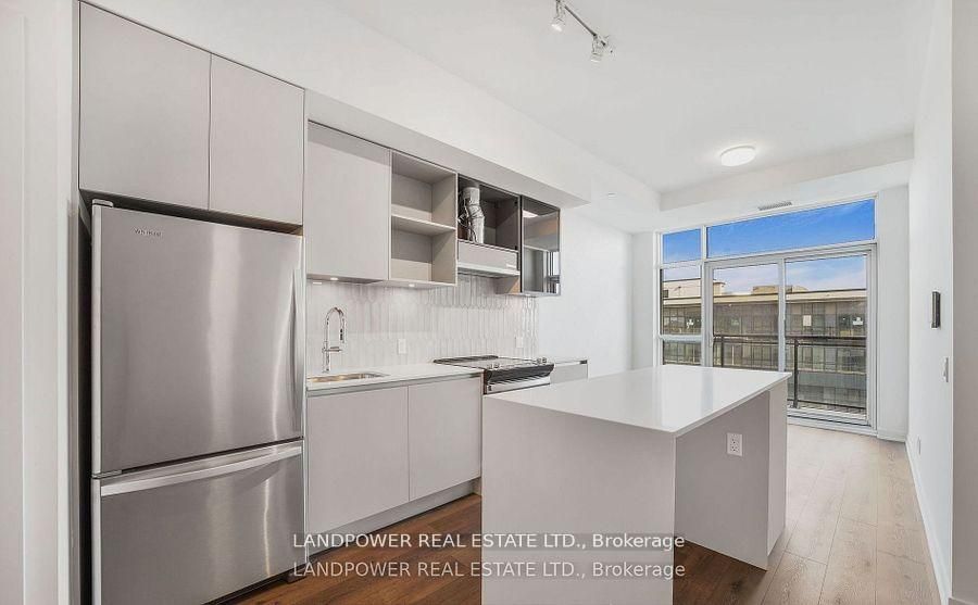 405 Dundas Street W PH09