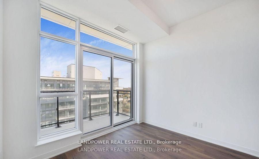 405 Dundas Street W PH09