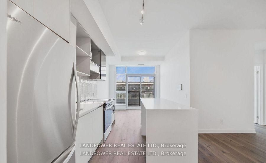 405 Dundas Street W PH09