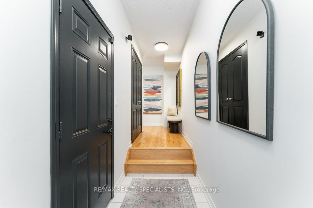 1115 Haig Boulevard 3