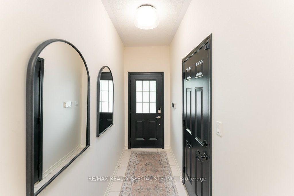 1115 Haig Boulevard 3