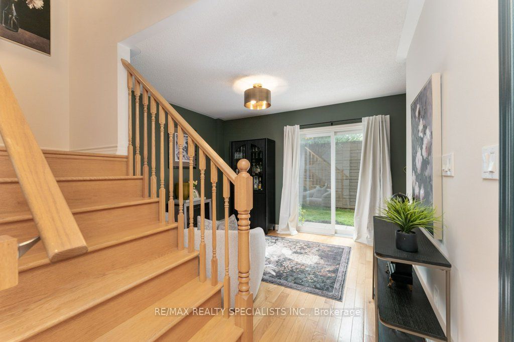 1115 Haig Boulevard 3