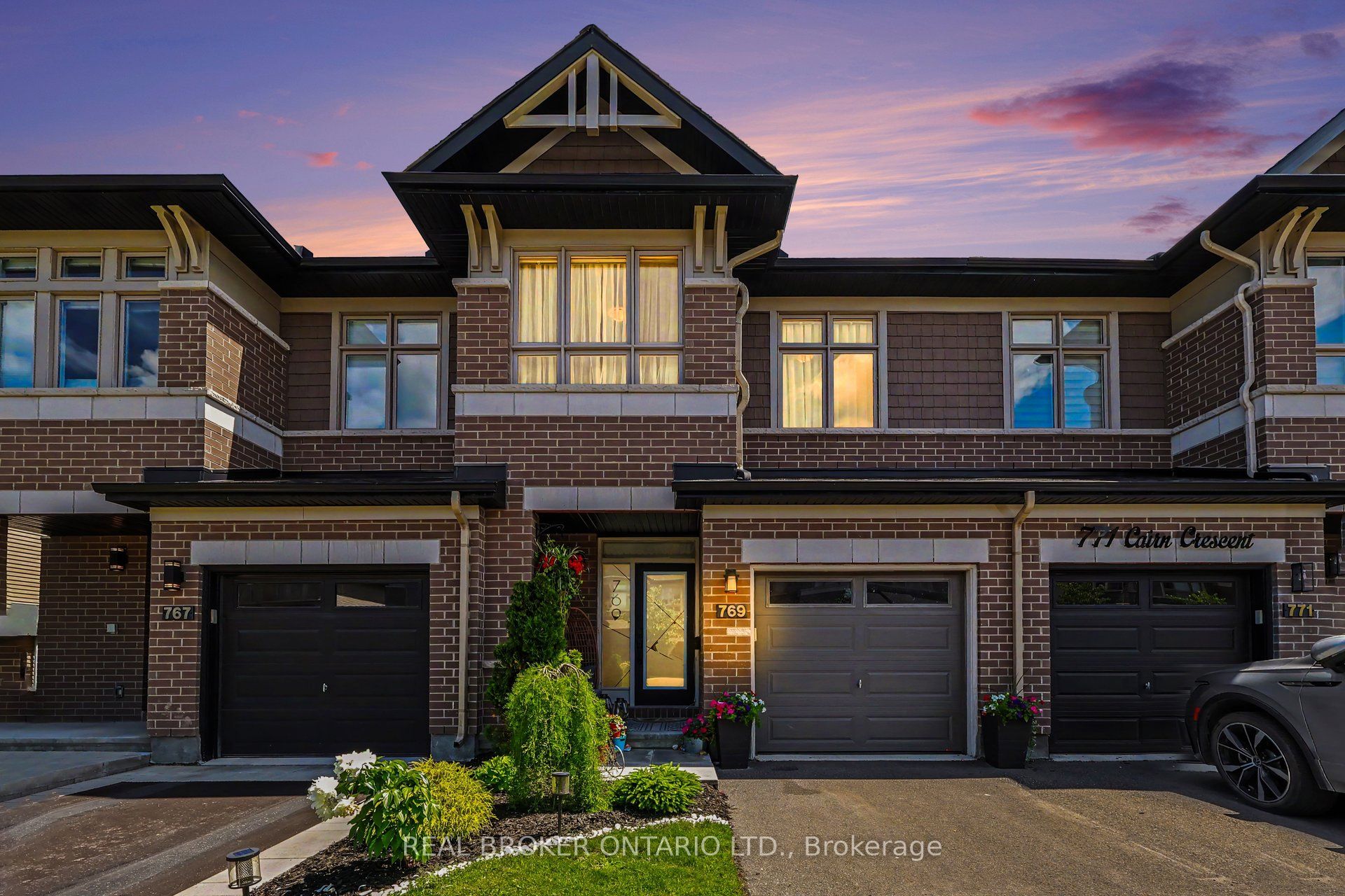 769 Cairn Crescent