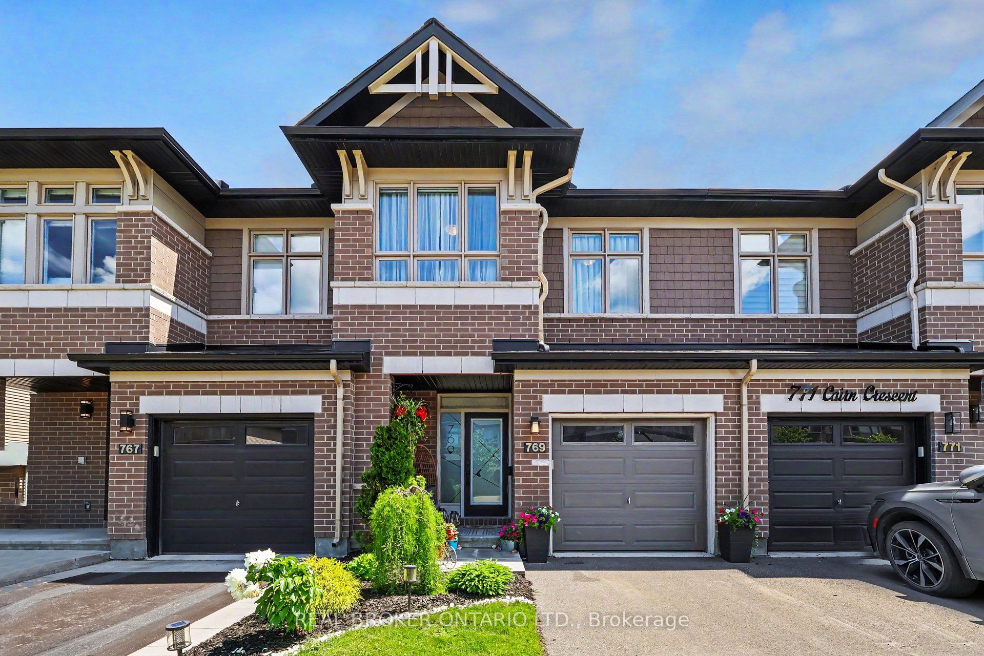 769 Cairn Crescent