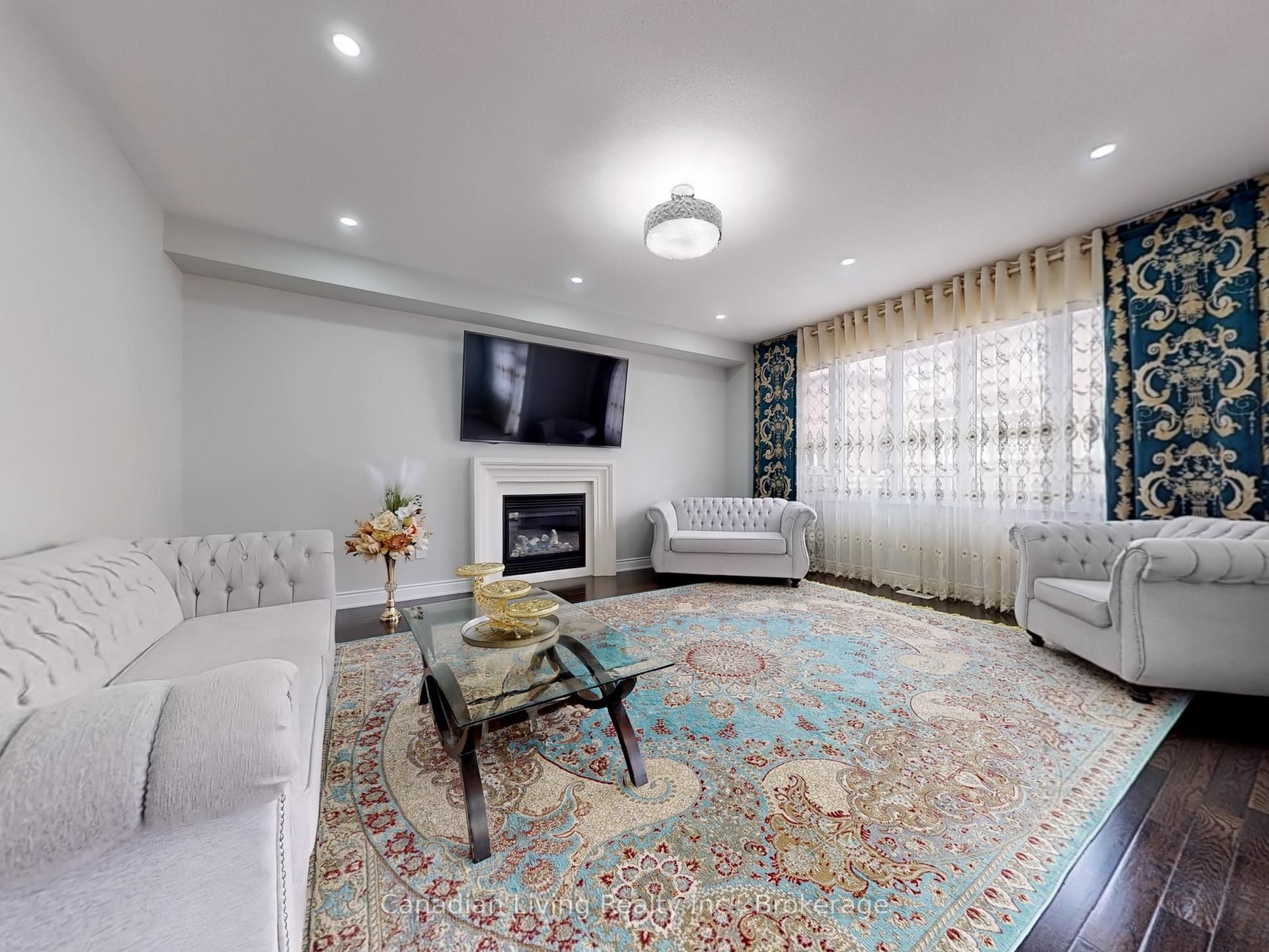 283 John Davis Gate