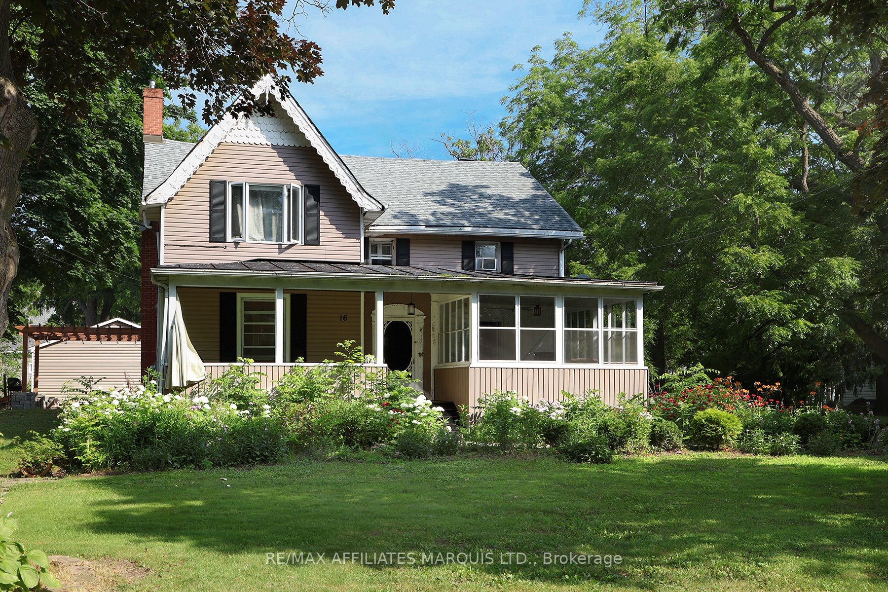 16 Lakeshore Drive