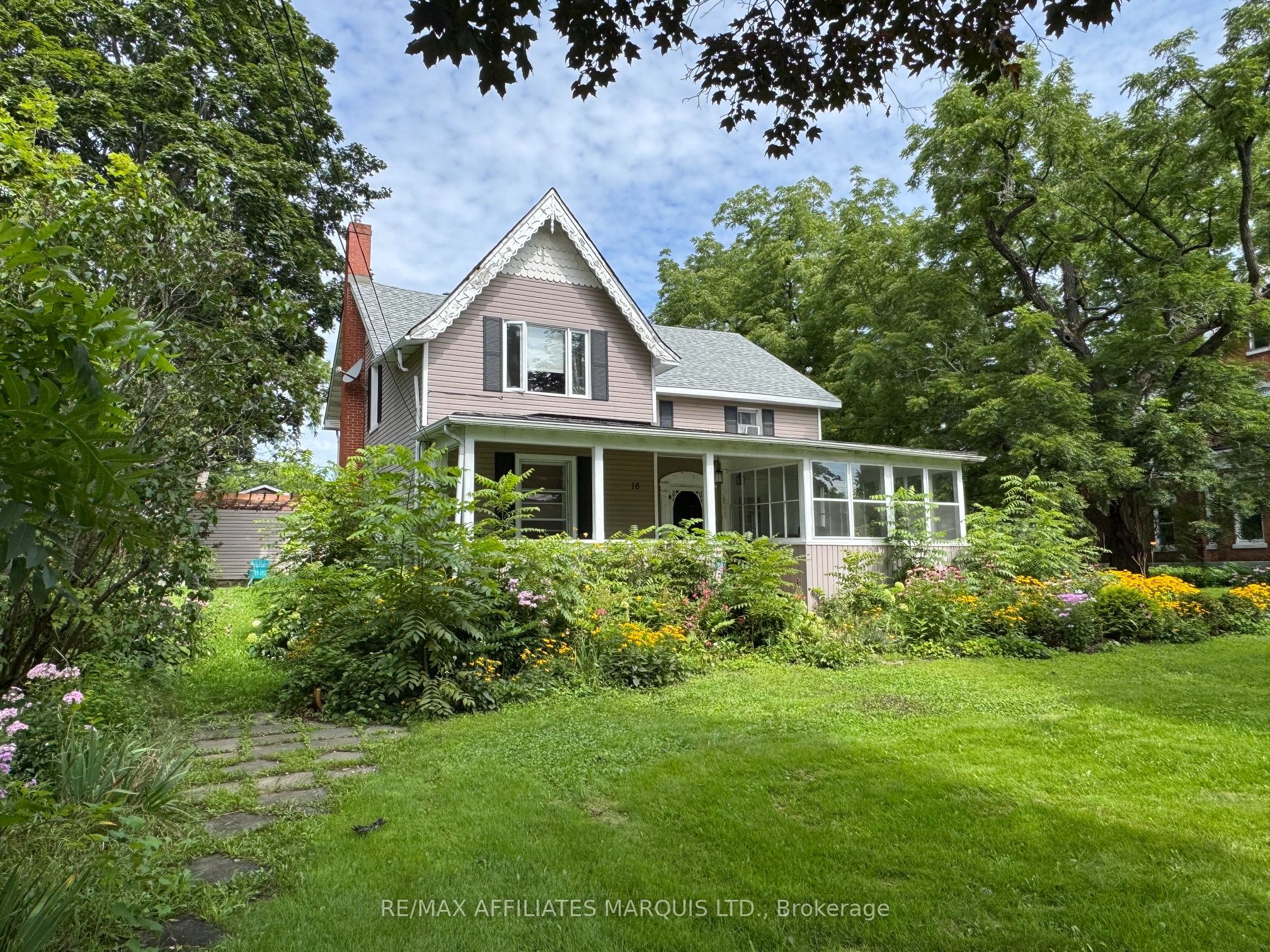 16 Lakeshore Drive