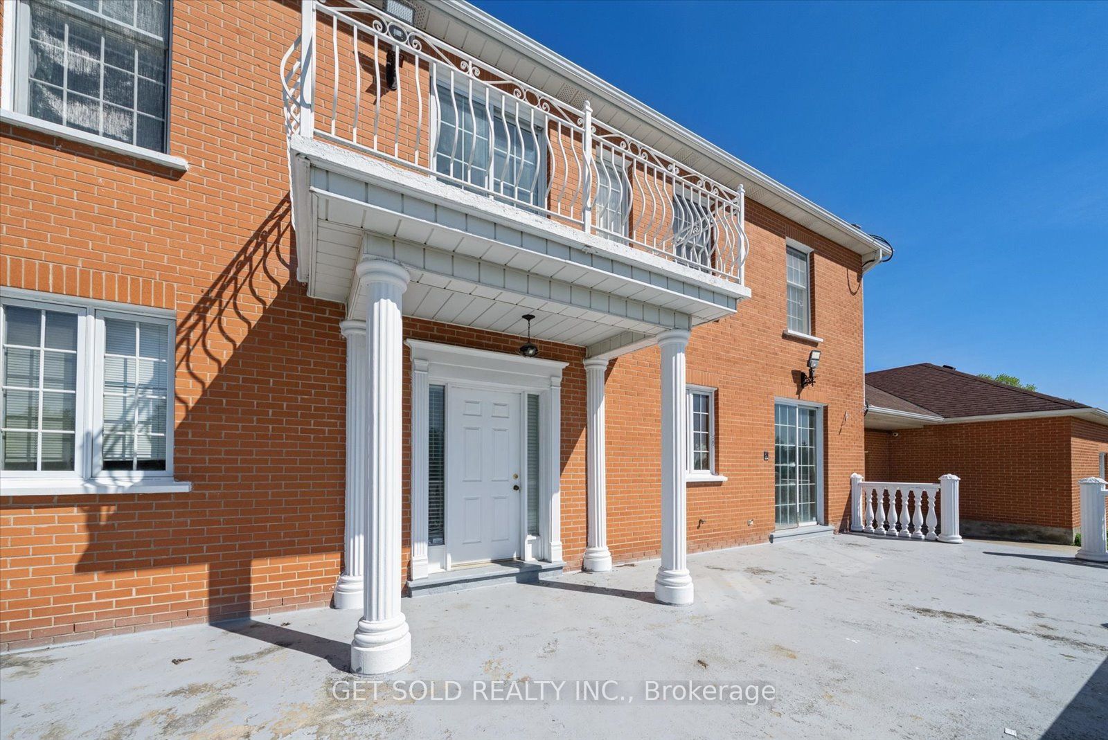6 Bowman Avenue