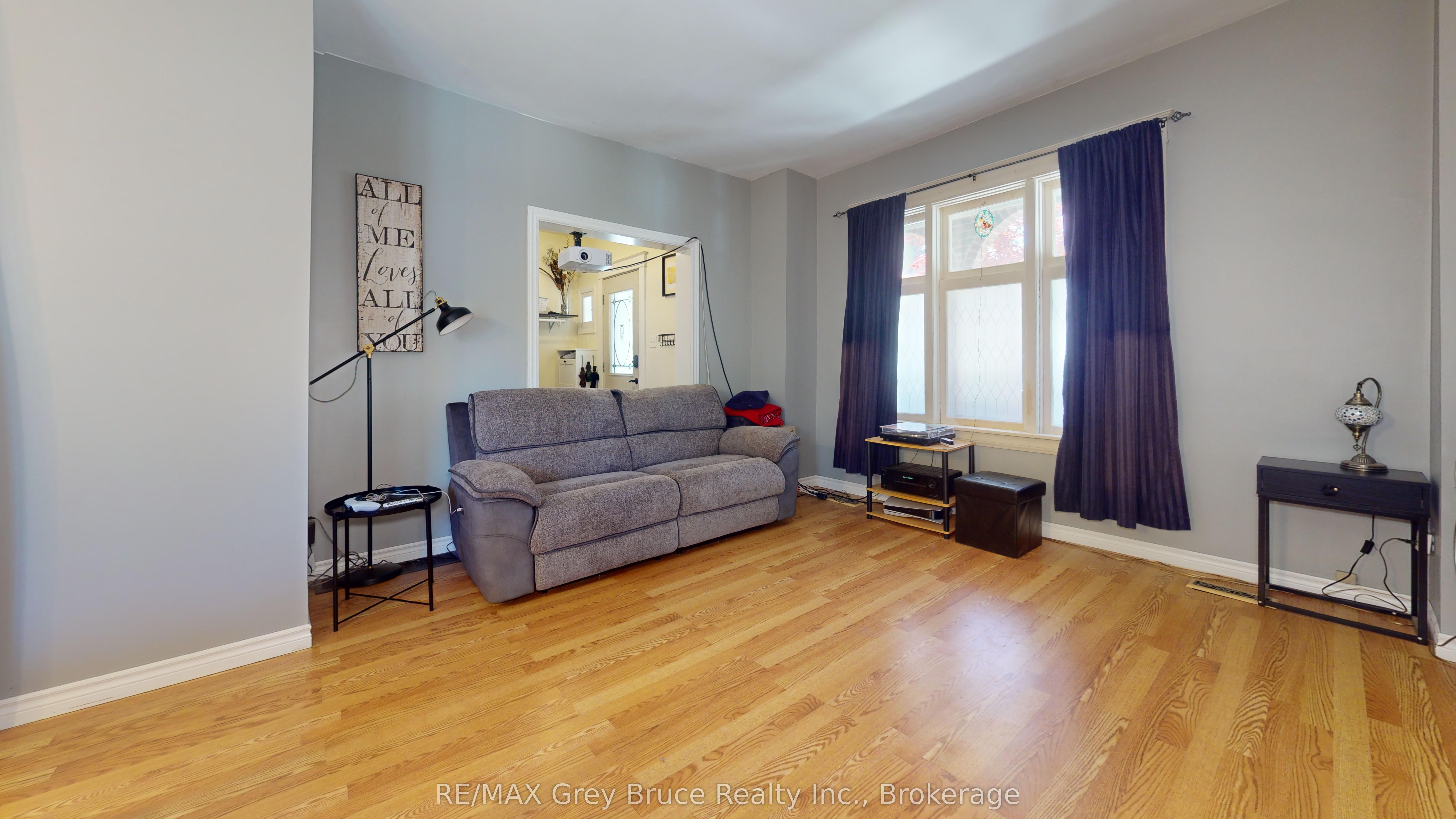 1427 5th "A" Avenue W