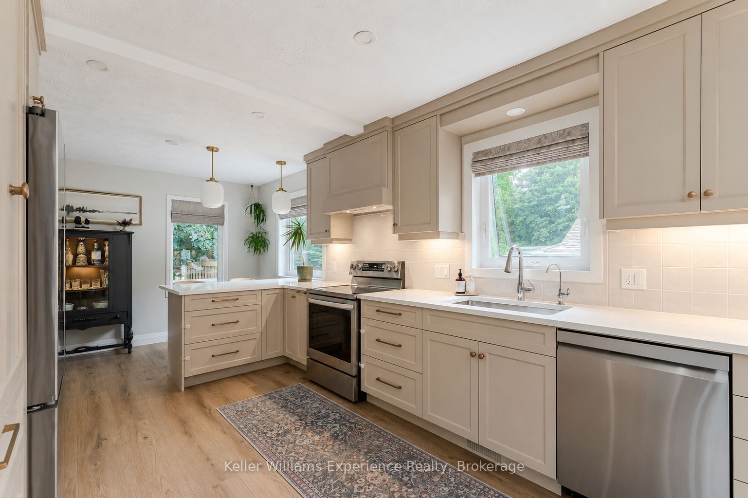 300 4th Avenue W