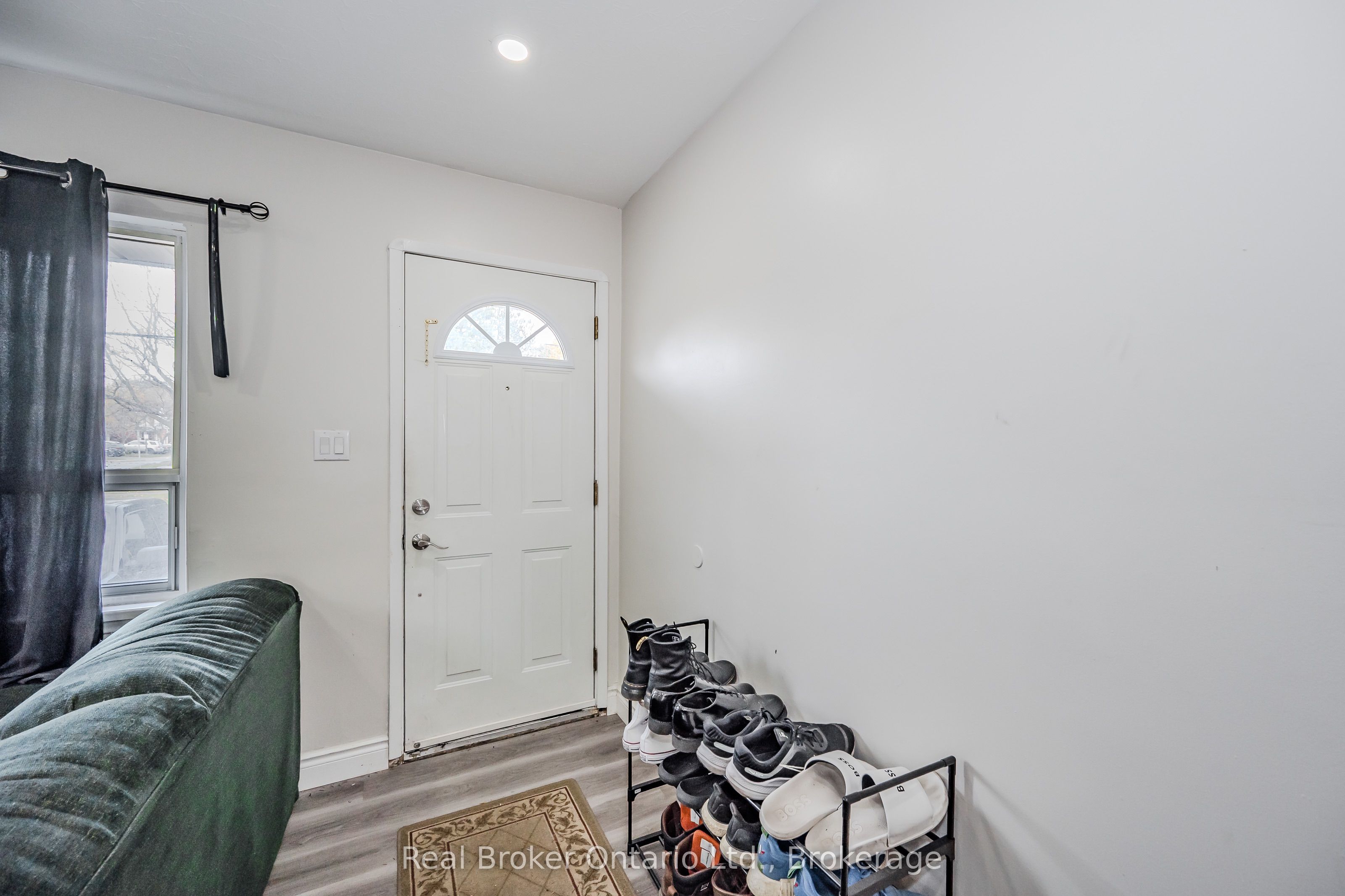 112 Victoria Road N