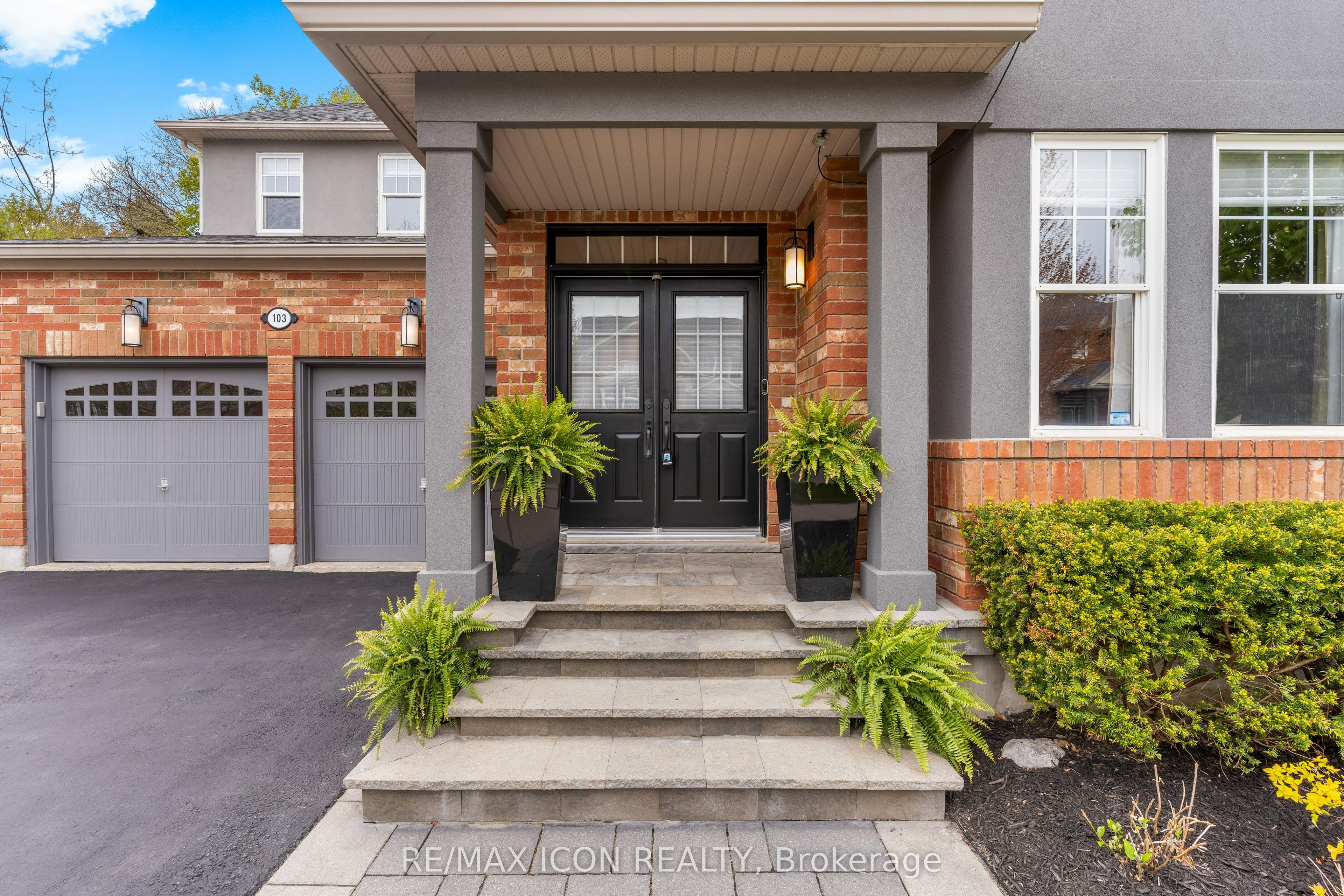 103 Glazebrook Crescent