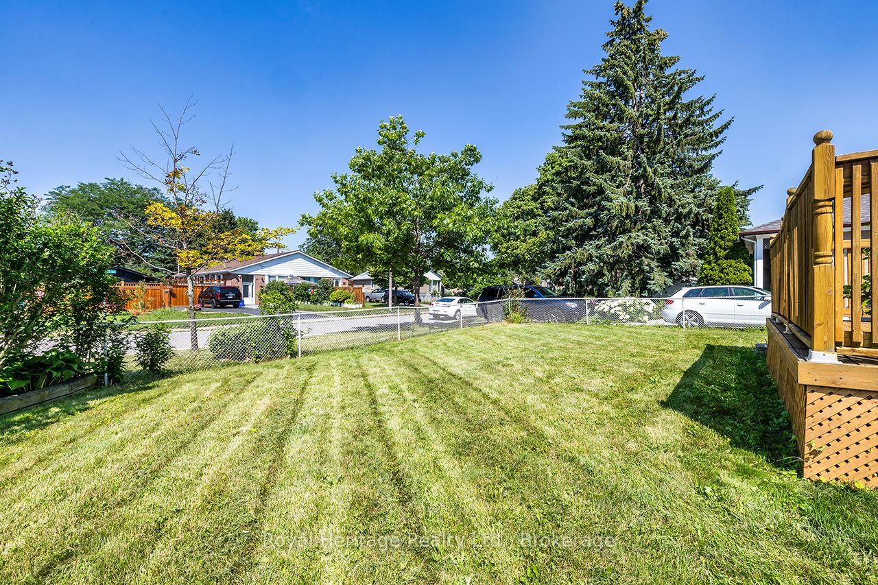 42 Thorncroft Crescent