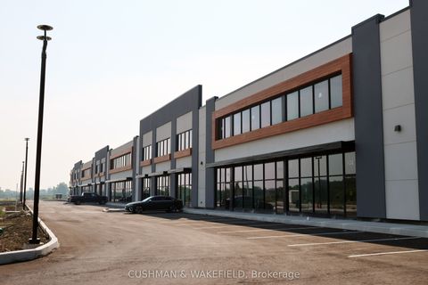 175 Melvin Robson Avenue 14-15 Aurora ON L4G 3G4